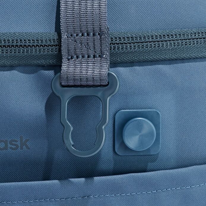 carryouttm-soft-cooler-15-l-k6 250815_hydro_cooler_details_14856_6.jpg