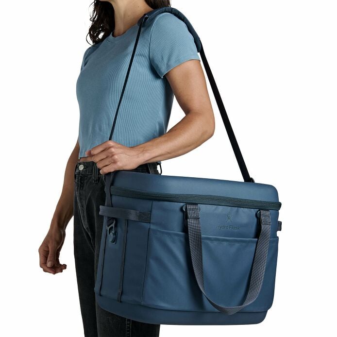 carryouttm-soft-cooler-30-l-s2 250815_hydro_s26_hb_14546_5.jpg