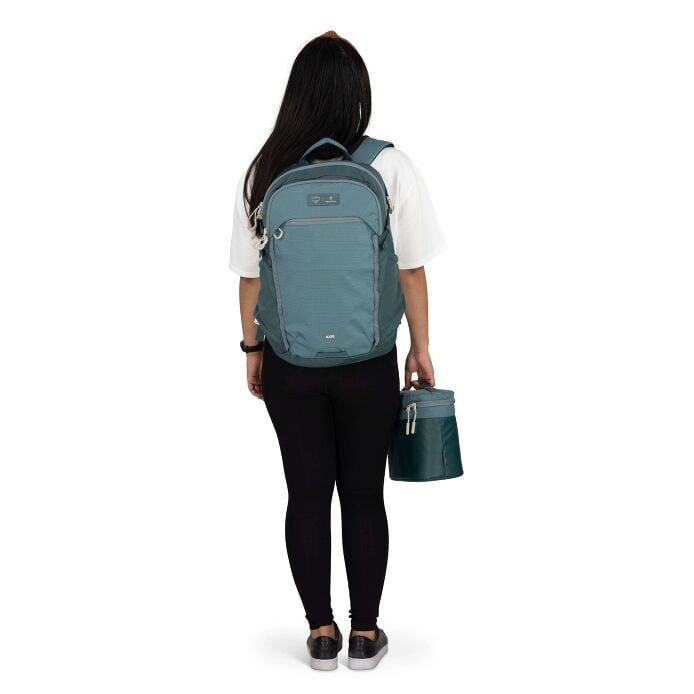 osprey-axis-x-hydro-flask-campus-essentials-bundle-y5 axisxhydroflask_s26_onbody3_cascadeblue_10007249_2.jpg