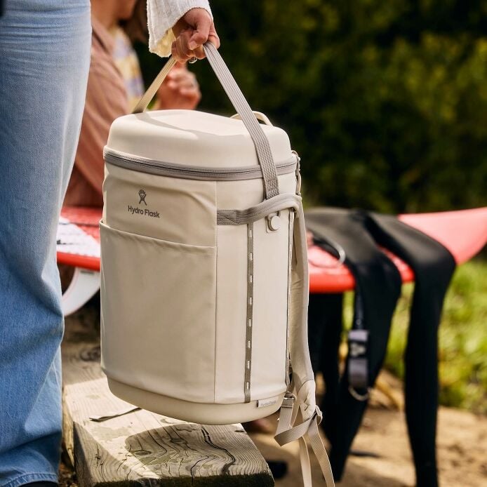 carryouttm-backpack-22-l-x5 hf_carryout_bouwer_d1_l1_torrey_pines_lifestyle_1444_2.jpg