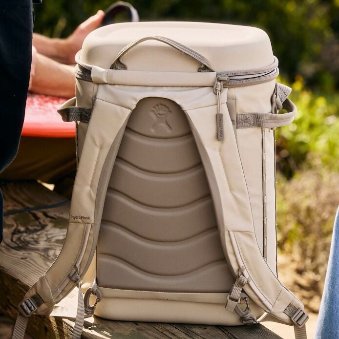 carryouttm-backpack-22-l-x5 hf_carryout_bouwer_d1_l1_torrey_pines_lifestyle_1841_3.jpg