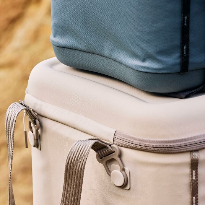 carryouttm-soft-cooler-15-l-k6 hf_carryout_bouwer_d1_l1_torrey_pines_still_life_0381_6.jpg