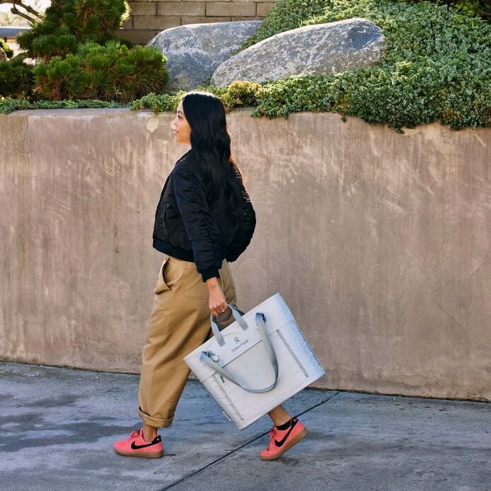 carryouttm-soft-cooler-tote-20-l-h5 hf_carryout_bouwer_d2_l1_stone_steps_0066_1.jpg
