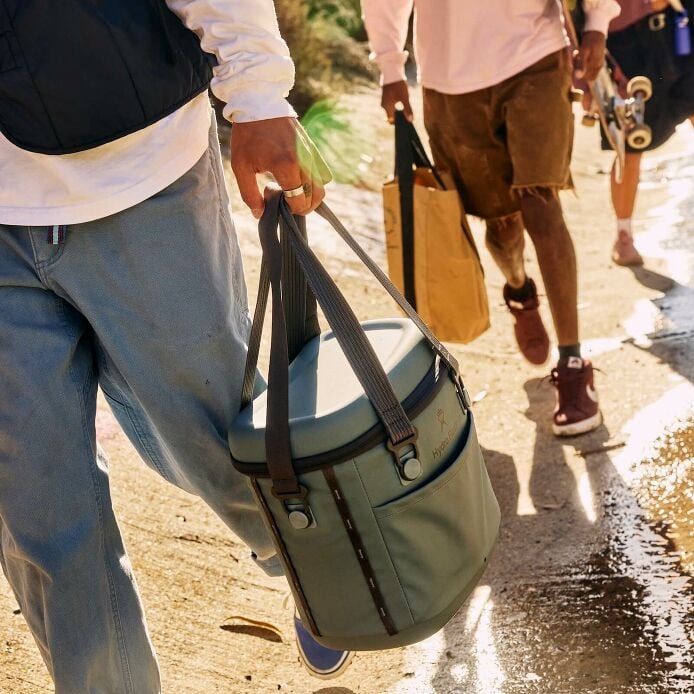 carryouttm-soft-cooler-10-l-j8 hf_carryout_bouwer_d2_l3_skate_ditch_3744_5.jpg