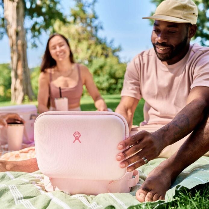 5-l-carry-outtm-lunch-box-p8 hf_s24_trillium_45_1.jpg