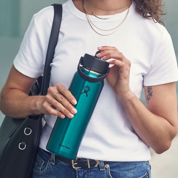 32-oz-lightweight-flex-straw-bottle-t9 hf_s26_lightweight_mcinnis_5167_2_3.jpg