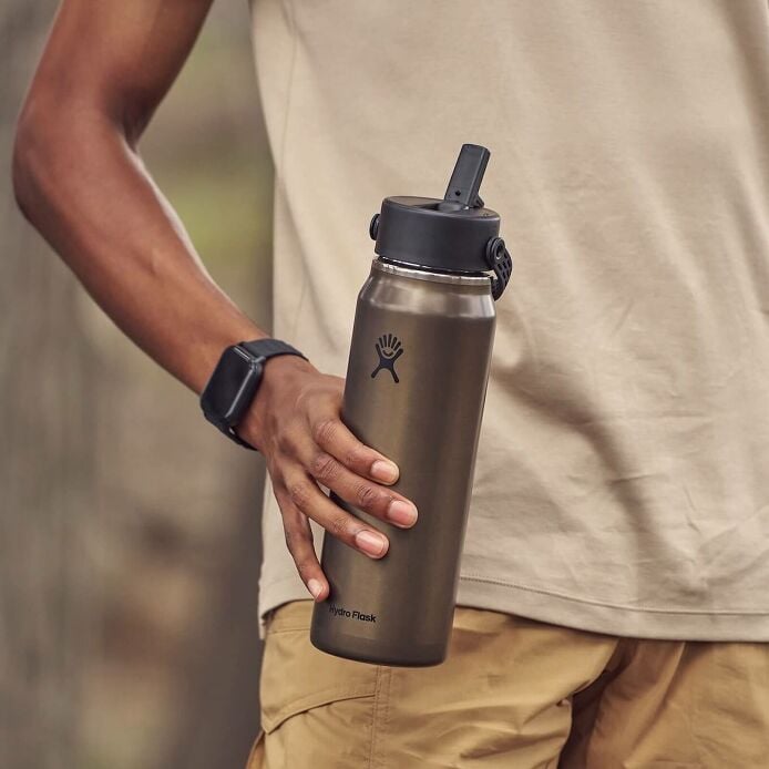 32-oz-lightweight-flex-straw-bottle-t9 hf_s26_lightweight_mcinnis_6345_2_3.jpg