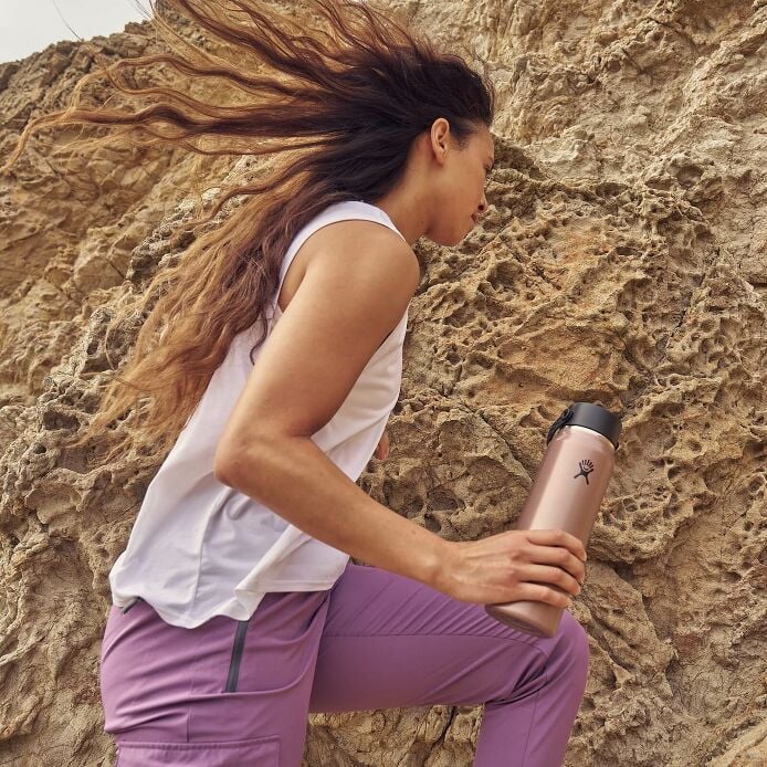 32-oz-lightweight-flex-straw-bottle-t9 hf_s26_lightweight_mcinnis_6946_1_3.jpg
