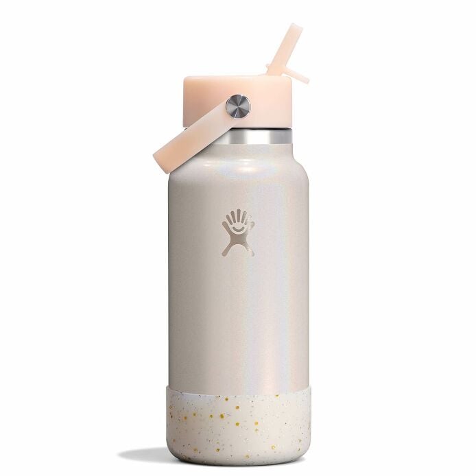 medium-boot-y9 le-f25w32-g-32-oz-wide-flex-straw-cap-glimmer-cream-straight-withboot_1_1_1.jpg