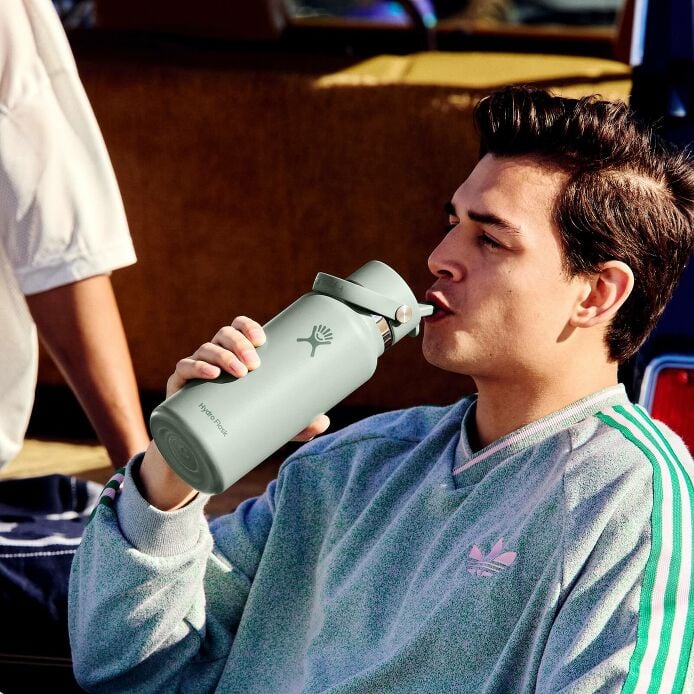 32-oz-wide-mouth-with-flex-straw-cap-s8 s25_tailgating_brouwer_exp-2028-06-01_04-6336_1__5.jpg